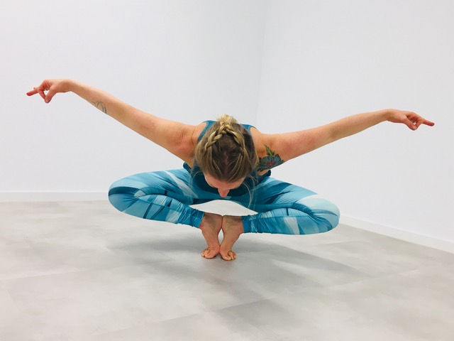 Miriam Wessels in Yogapose im YogaDancing